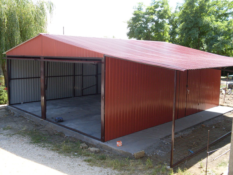Garaż blaszany 6×5 dach dwuspadowy z wiatą 2×5